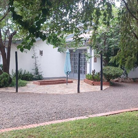 Driftwood Boutique Bed And Breakfast Lobatse Eksteriør billede